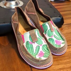 Ariat cactus loafers new try on wear only.